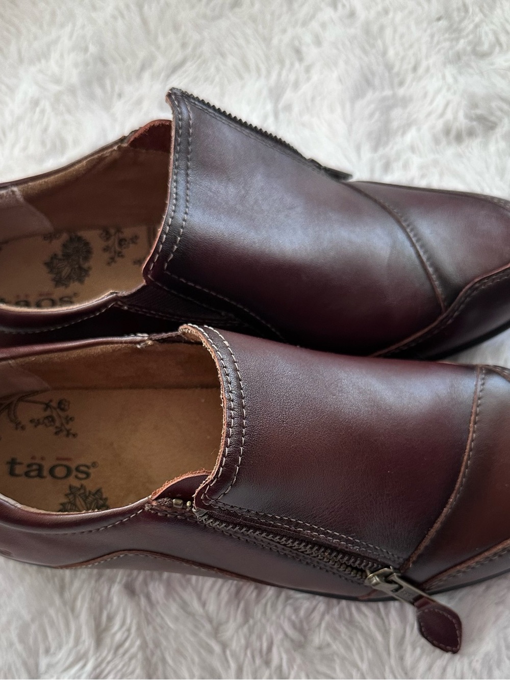 Taos Footwear women Slip-On Loafers in Burgundy Brown